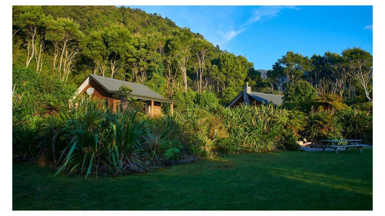 Paparoa Beach Hideaway With Hot Tub Barrytown Exterior photo