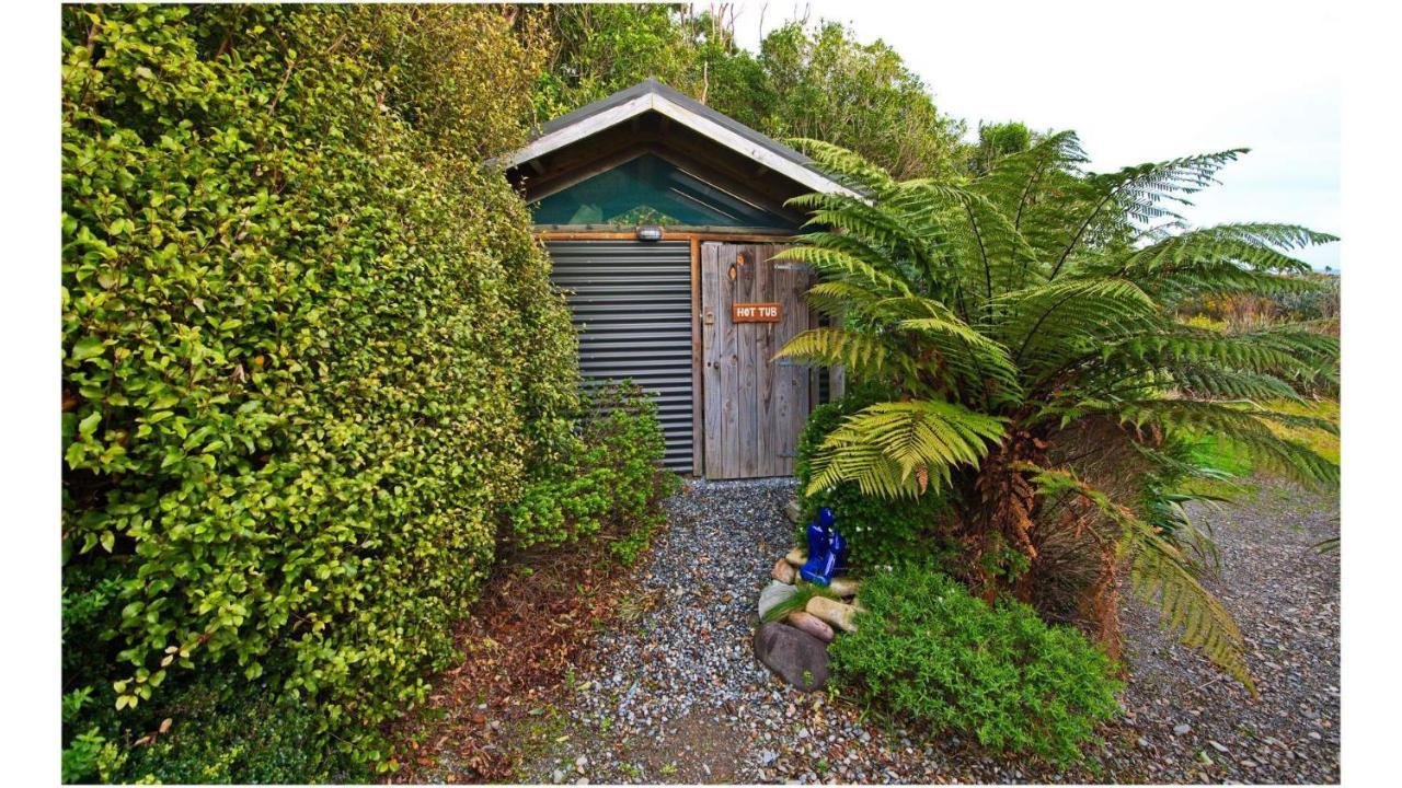 Paparoa Beach Hideaway With Hot Tub Barrytown Exterior photo