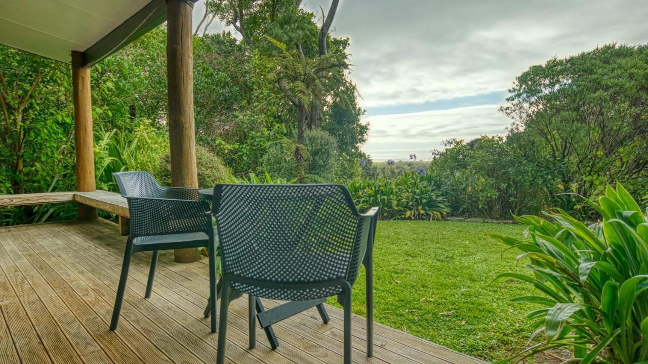 Paparoa Beach Hideaway With Hot Tub Barrytown Exterior photo