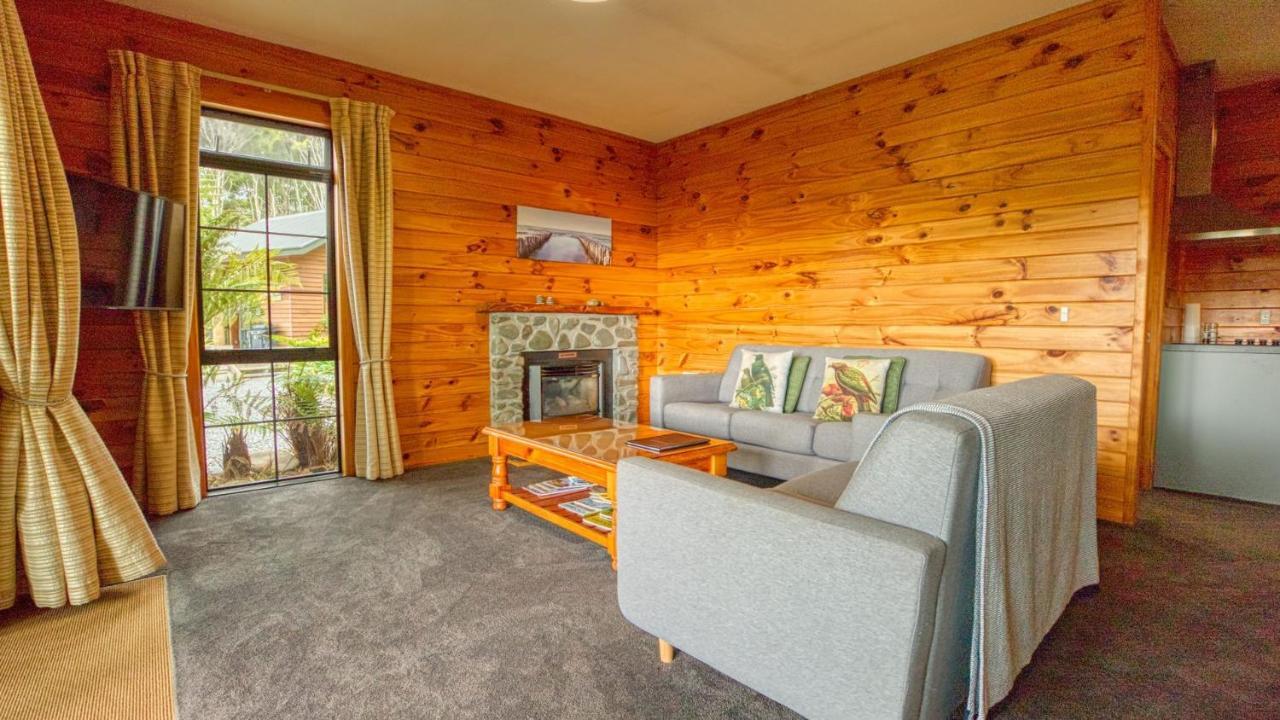 Paparoa Beach Hideaway With Hot Tub Barrytown Exterior photo