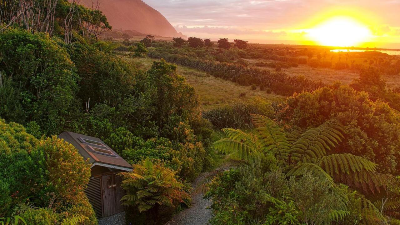 Paparoa Beach Hideaway With Hot Tub Barrytown Exterior photo