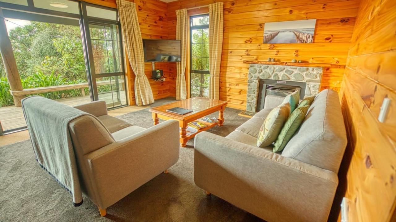 Paparoa Beach Hideaway With Hot Tub Barrytown Exterior photo