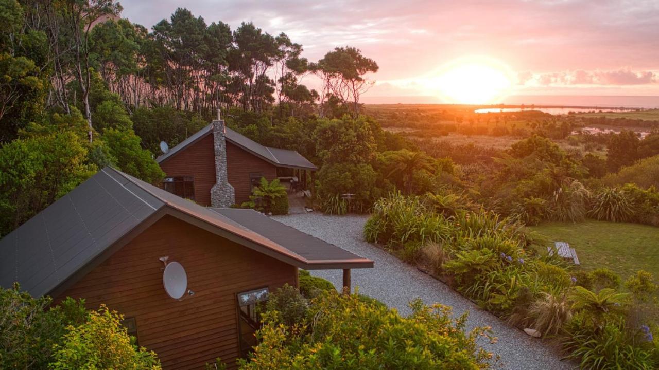 Paparoa Beach Hideaway With Hot Tub Barrytown Exterior photo