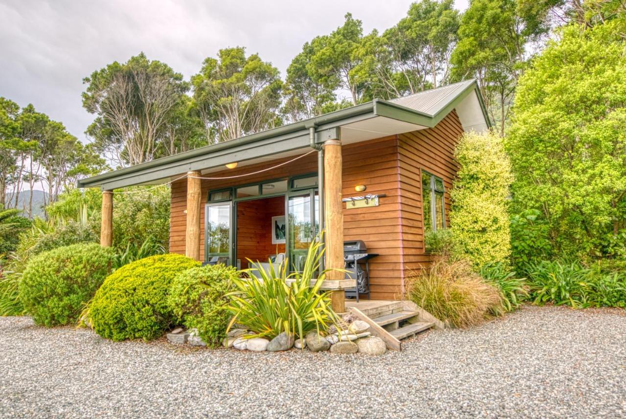 Paparoa Beach Hideaway With Hot Tub Barrytown Exterior photo