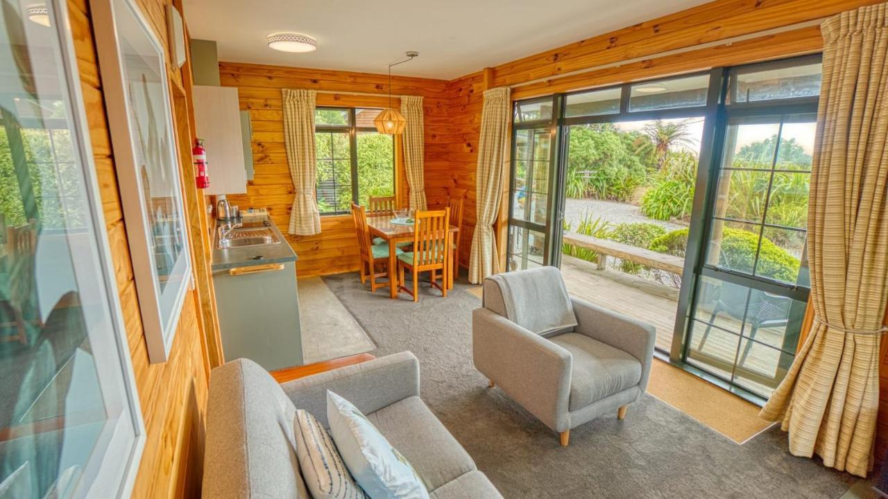 Paparoa Beach Hideaway With Hot Tub Barrytown Exterior photo