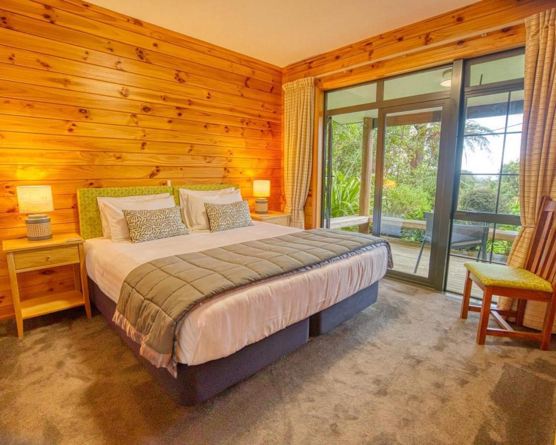 Paparoa Beach Hideaway With Hot Tub Barrytown Exterior photo