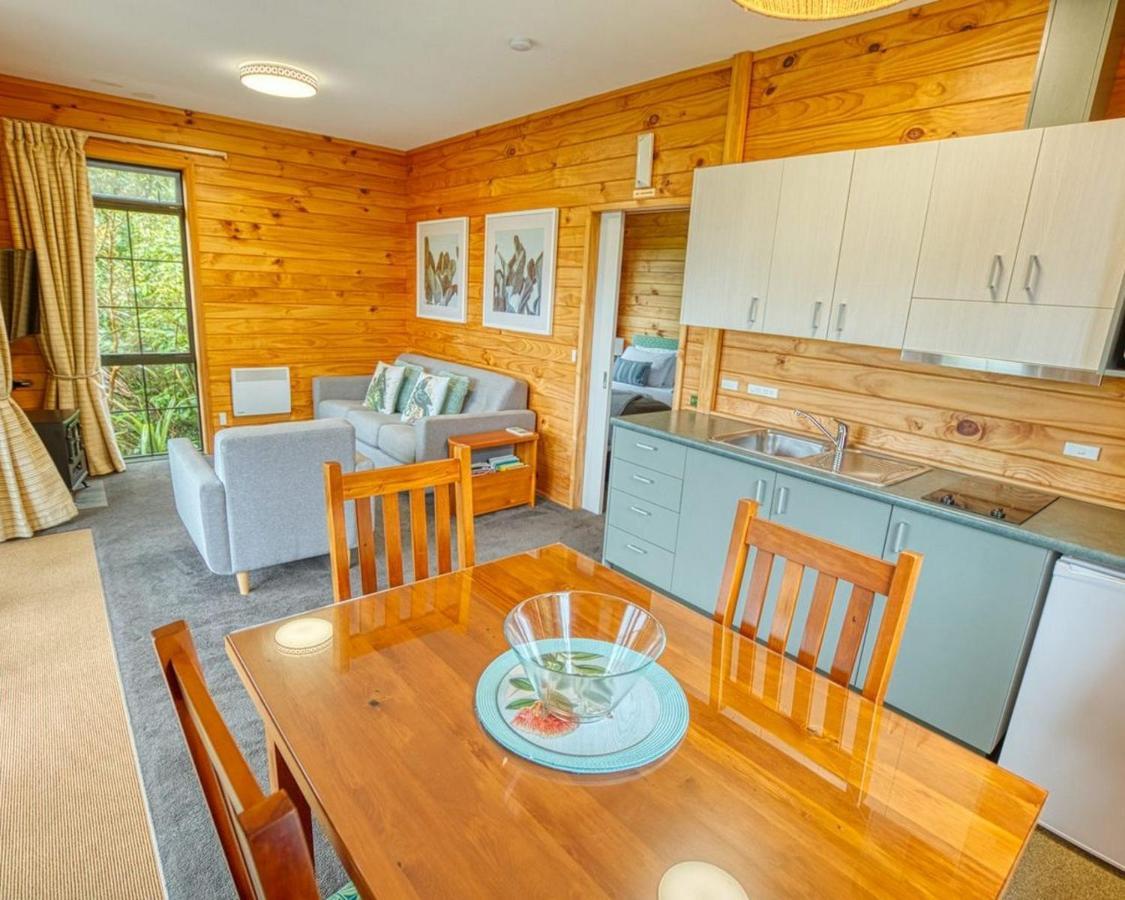 Paparoa Beach Hideaway With Hot Tub Barrytown Exterior photo