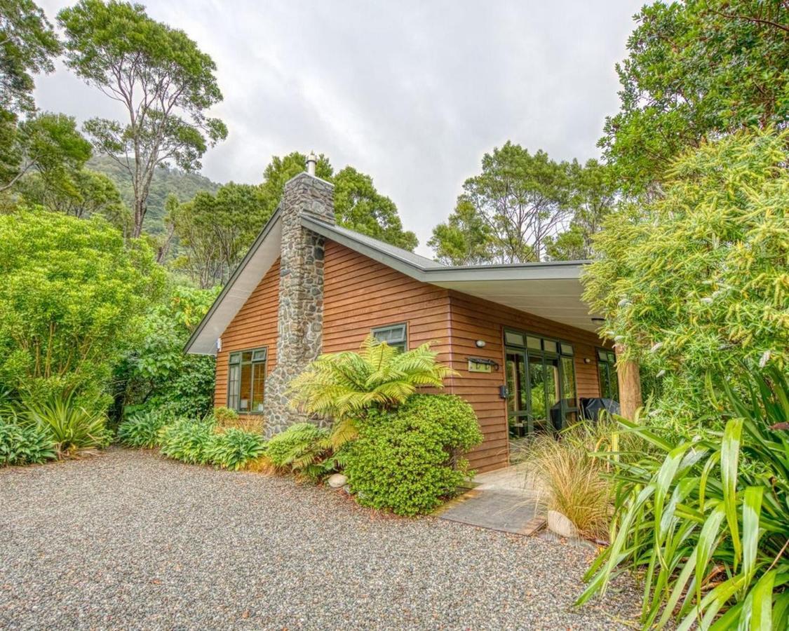Paparoa Beach Hideaway With Hot Tub Barrytown Exterior photo
