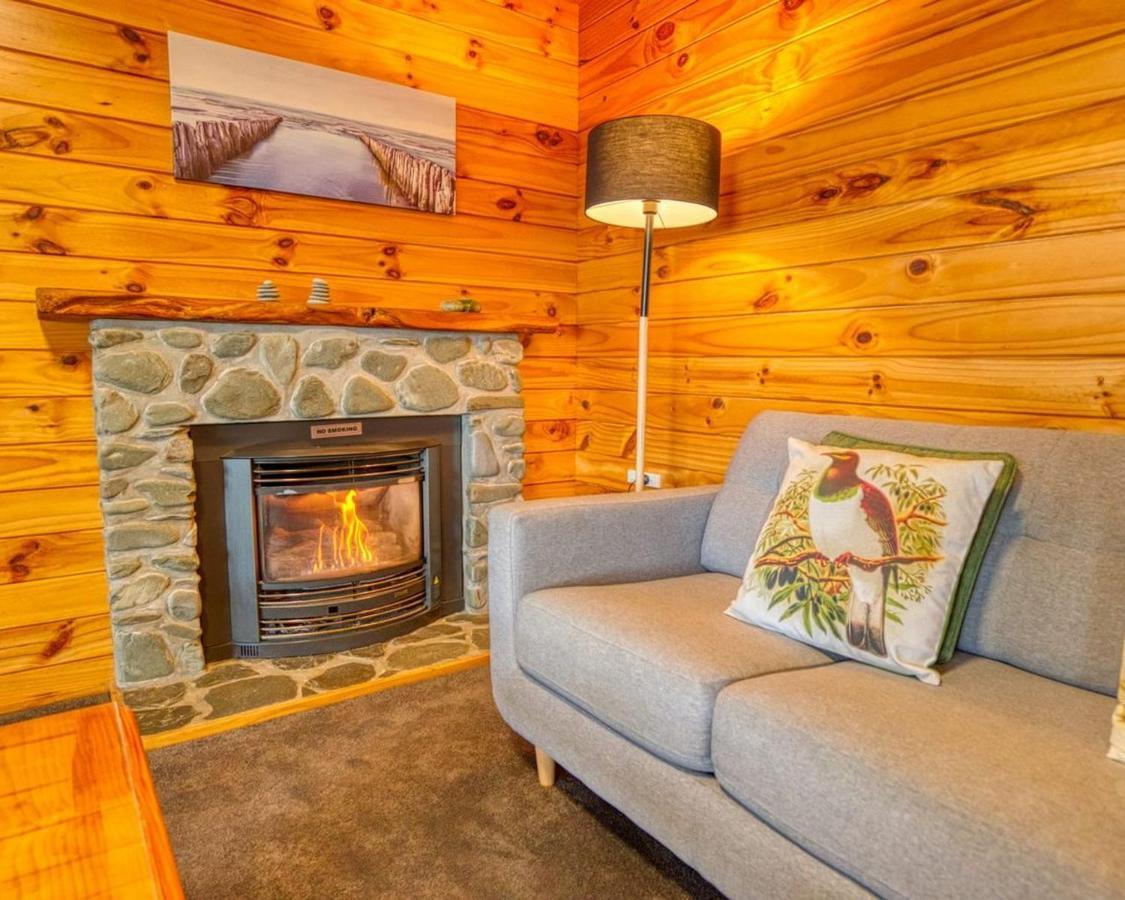 Paparoa Beach Hideaway With Hot Tub Barrytown Exterior photo
