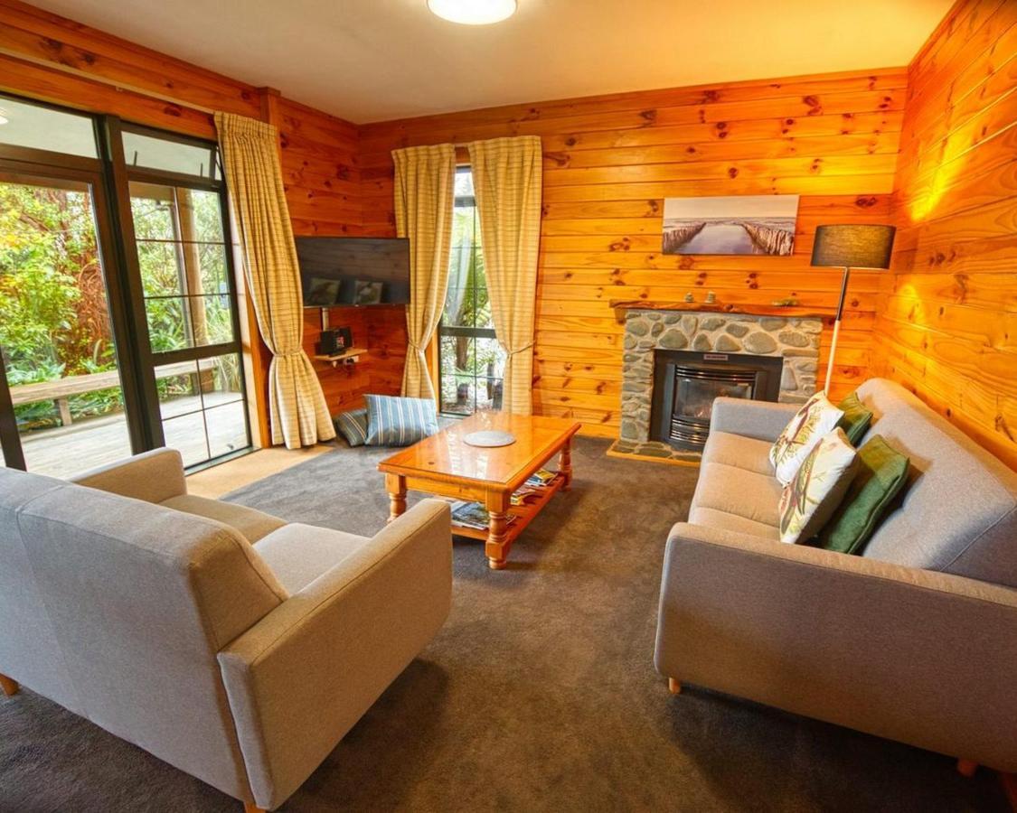 Paparoa Beach Hideaway With Hot Tub Barrytown Exterior photo