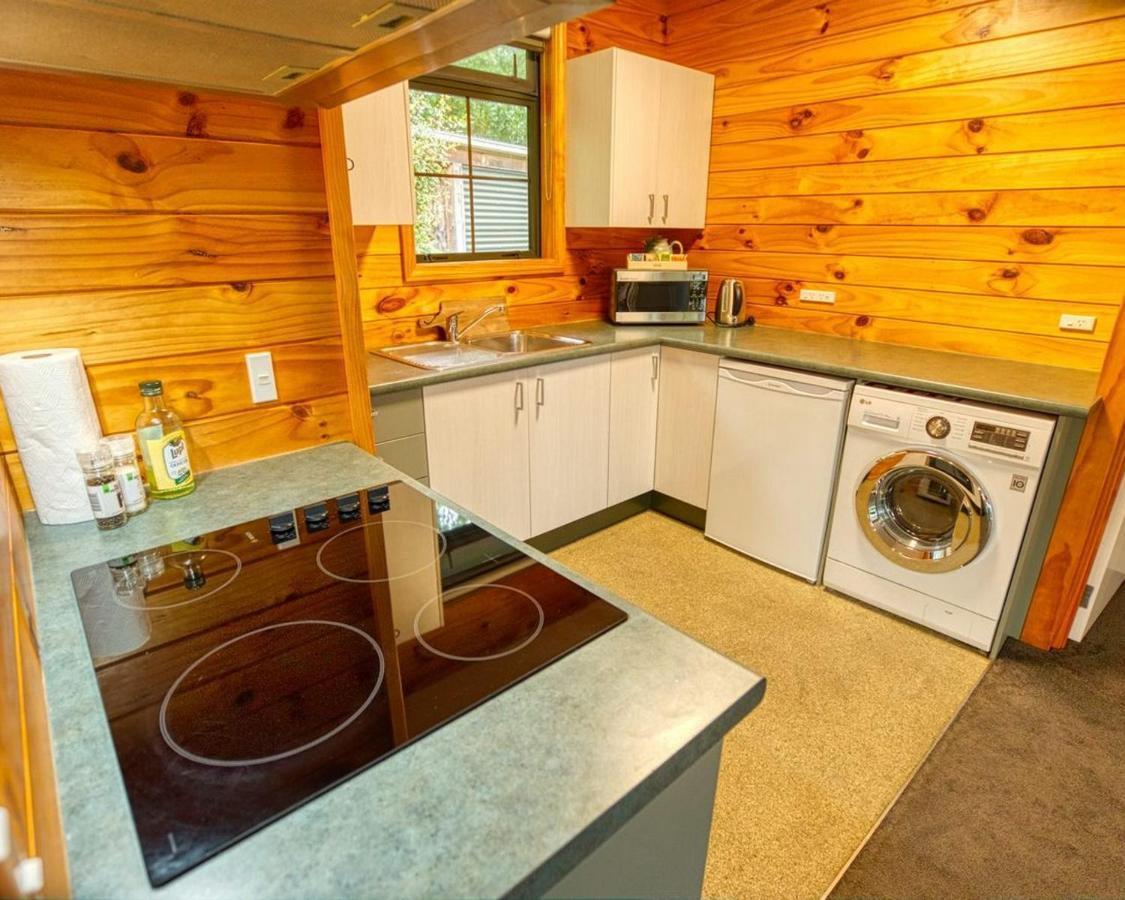 Paparoa Beach Hideaway With Hot Tub Barrytown Exterior photo