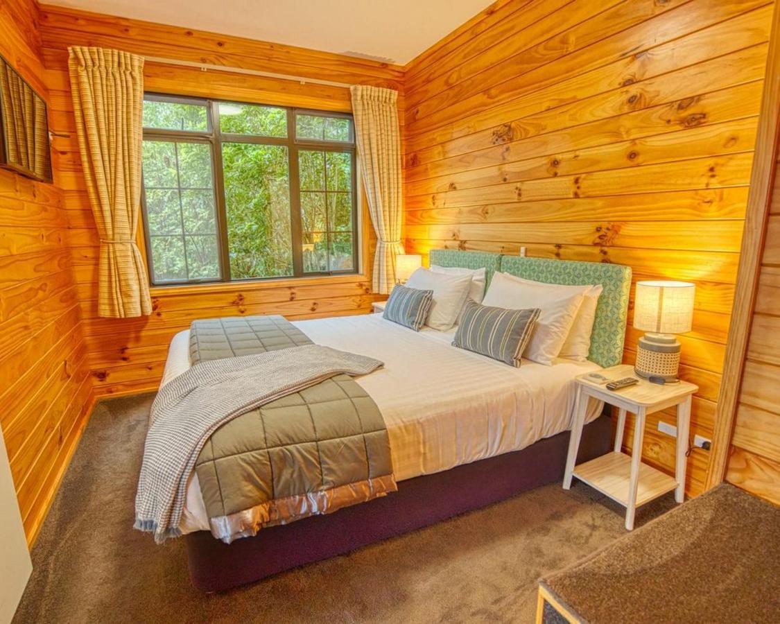 Paparoa Beach Hideaway With Hot Tub Barrytown Exterior photo