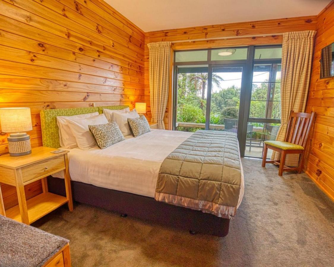 Paparoa Beach Hideaway With Hot Tub Barrytown Exterior photo