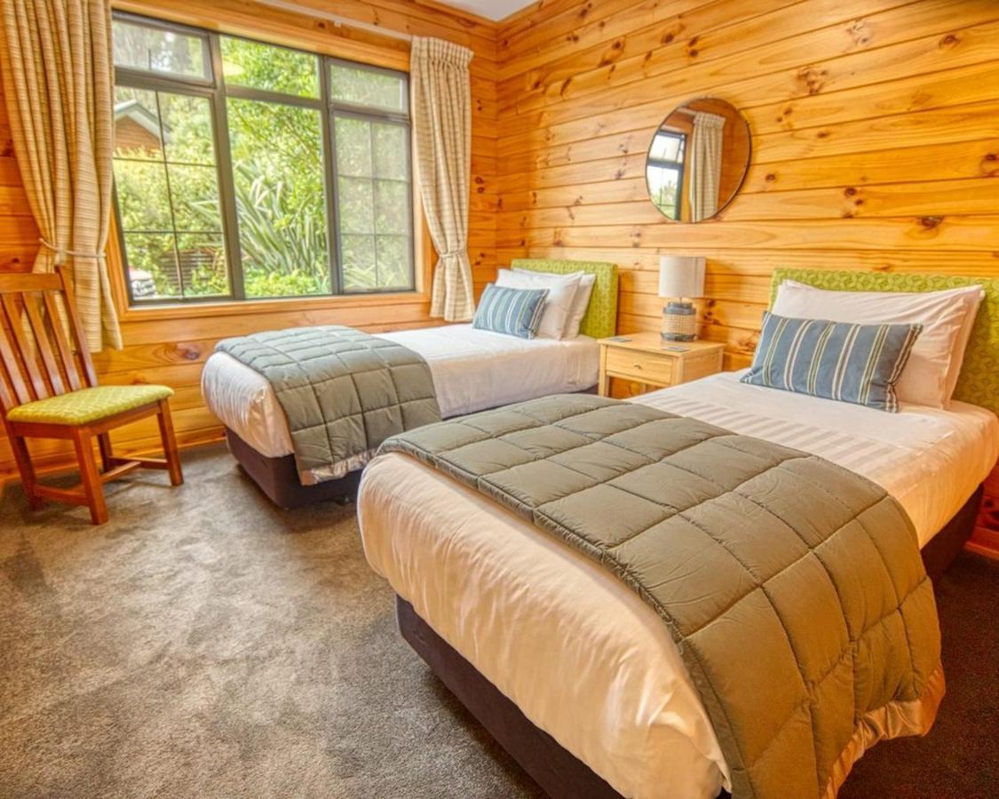 Paparoa Beach Hideaway With Hot Tub Barrytown Exterior photo
