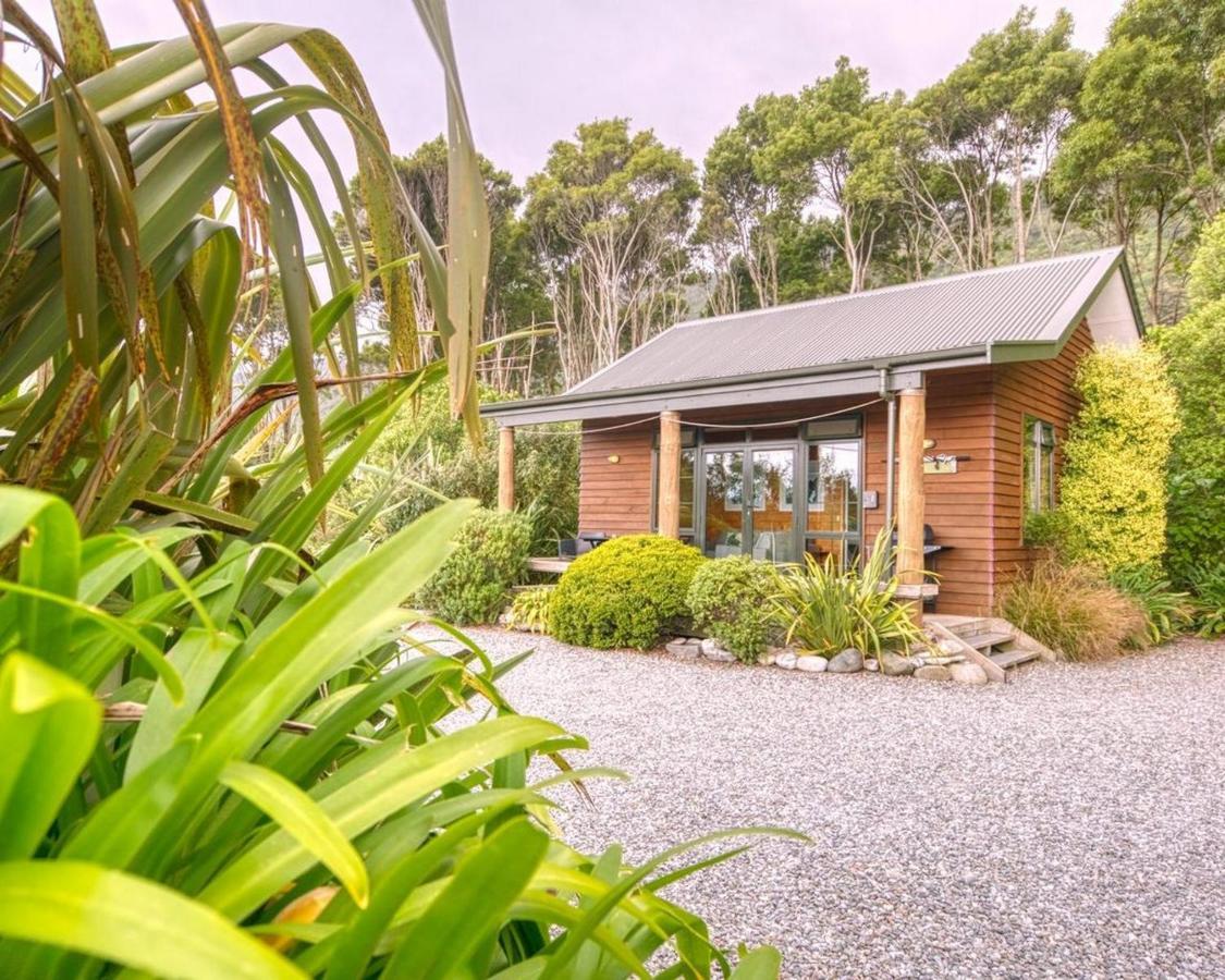 Paparoa Beach Hideaway With Hot Tub Barrytown Exterior photo