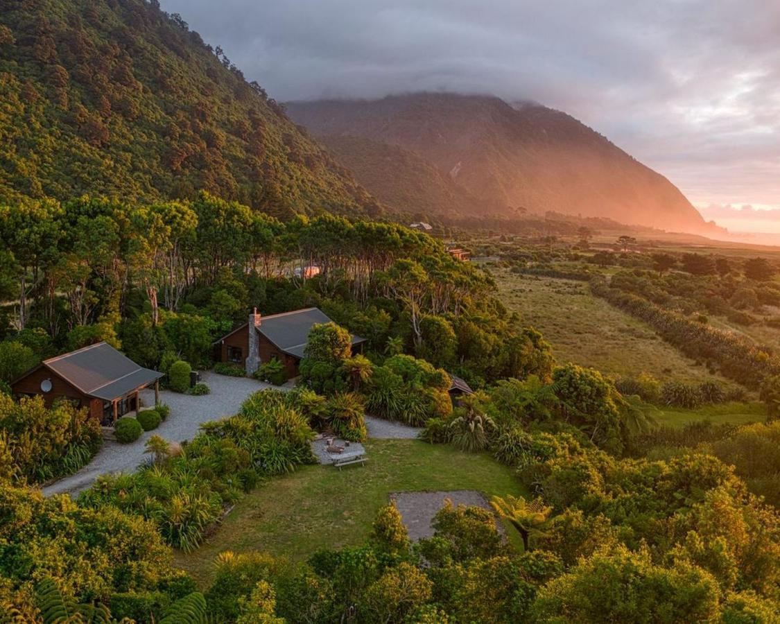 Paparoa Beach Hideaway With Hot Tub Barrytown Exterior photo