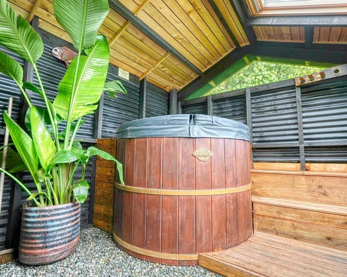 Paparoa Beach Hideaway With Hot Tub Barrytown Exterior photo