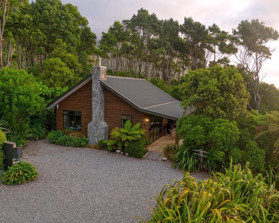 Paparoa Beach Hideaway With Hot Tub Barrytown Exterior photo